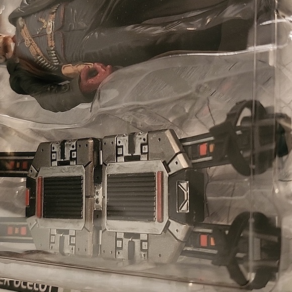 Metal Gear Revolver Ocelot - Picture 5 of 9